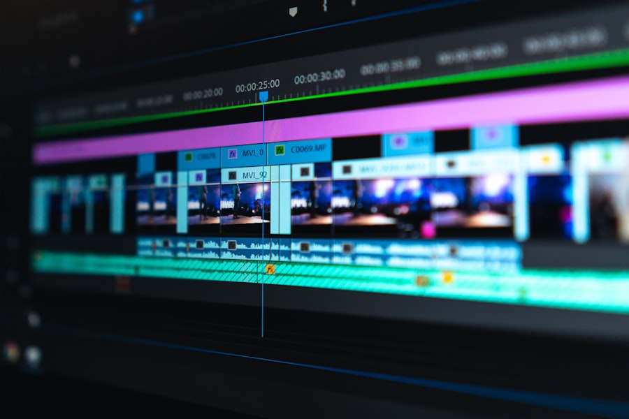 Videoschnitt-Timeline mit farbigen Clips in einem Schnittprogramm