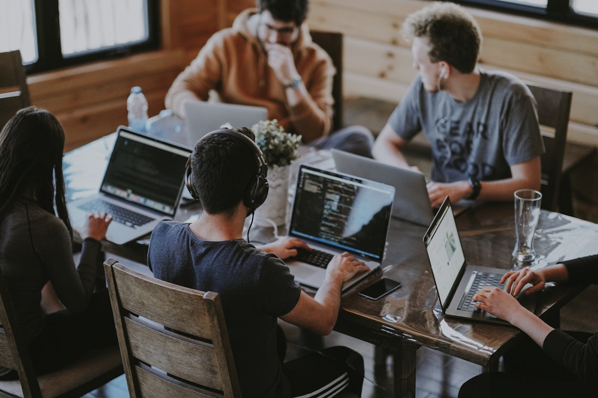 Ein Team, das dranbleibt: SEO ist Arbeit, die sich lohnt.